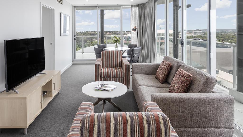 Oaks Adelaide Embassy Suites 外观 照片