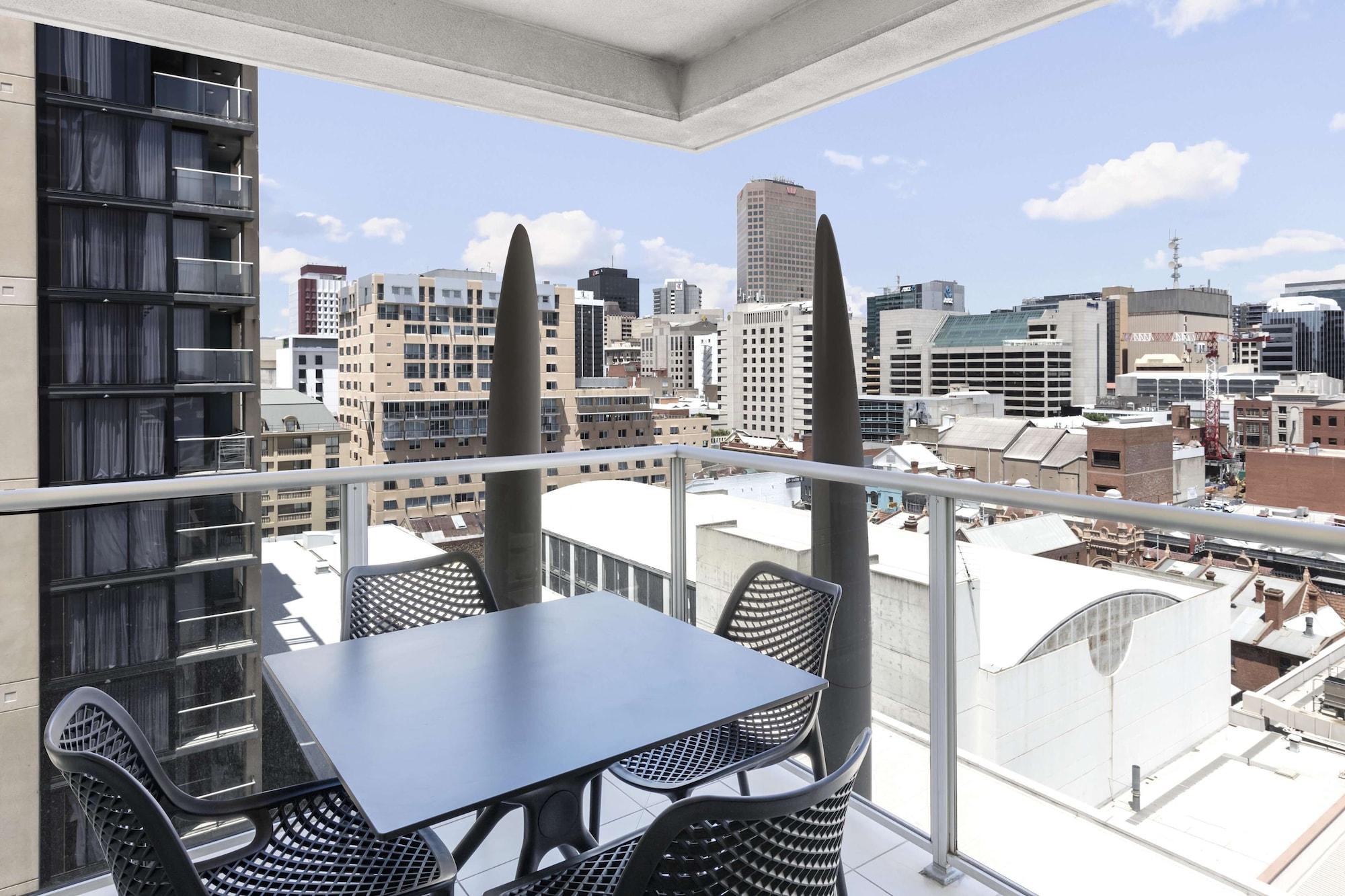 Oaks Adelaide Embassy Suites 外观 照片