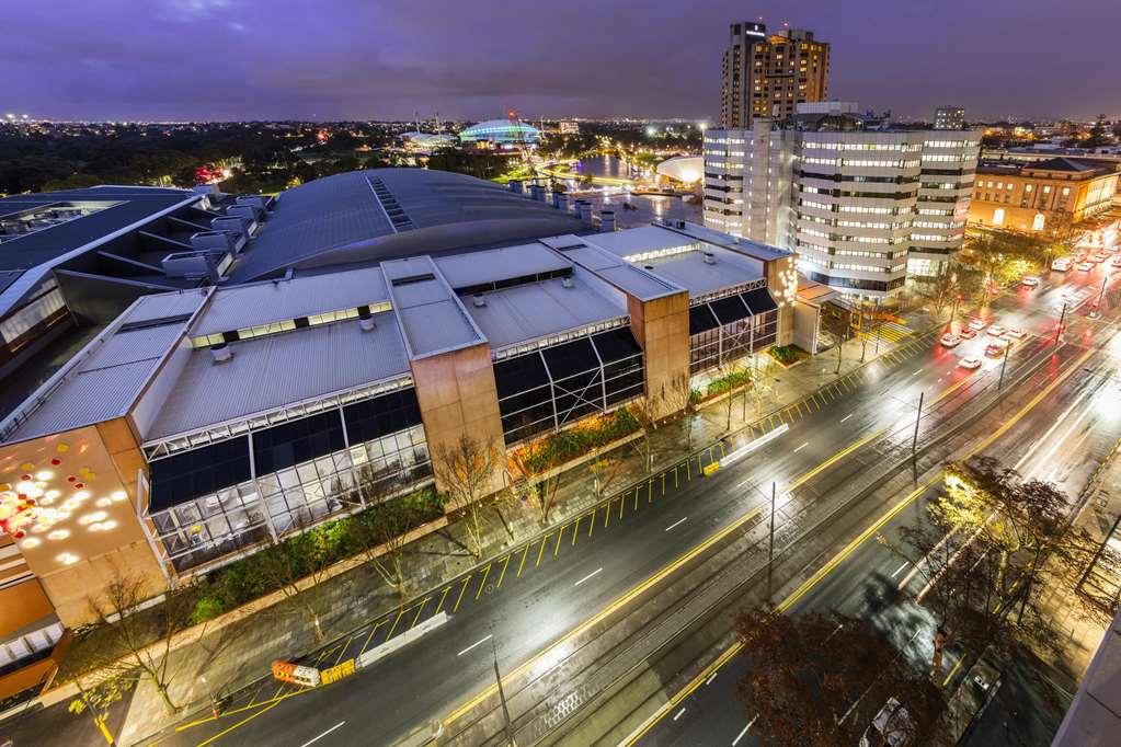 Oaks Adelaide Embassy Suites 外观 照片